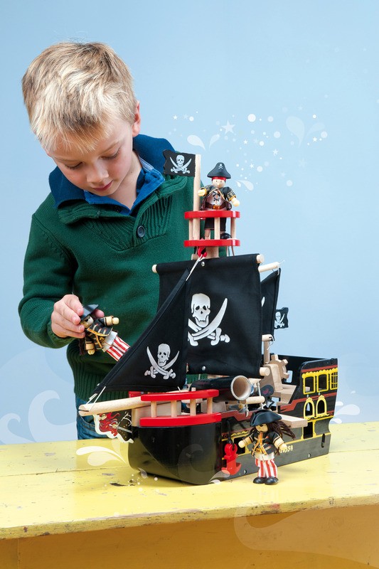 Le Toy Van Budkins Pirate Set (ship sold separately)
