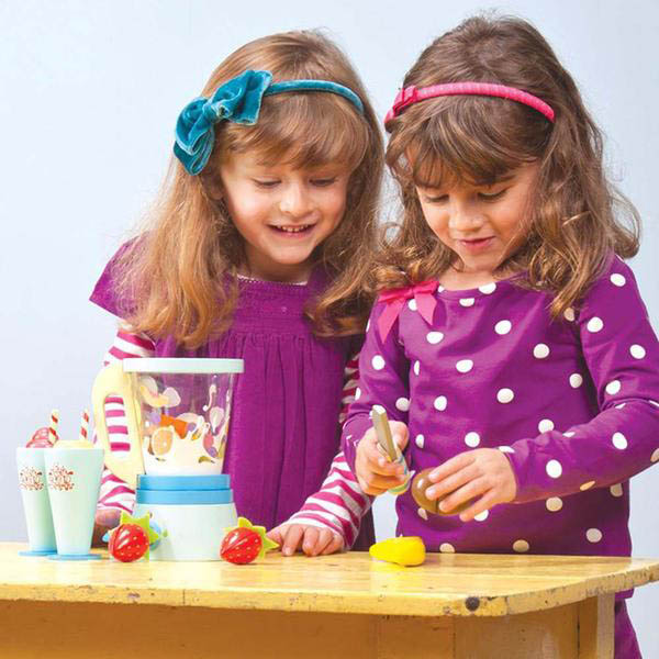 https://www.limetreekids.com.au/database/images/le-toy-van-kids-wooden-toys-fruit-and-smoothie-blender-set-extra-16873.jpg